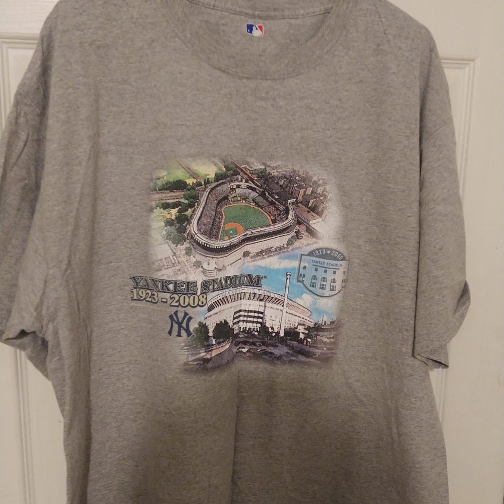 NY Yankees t shirt